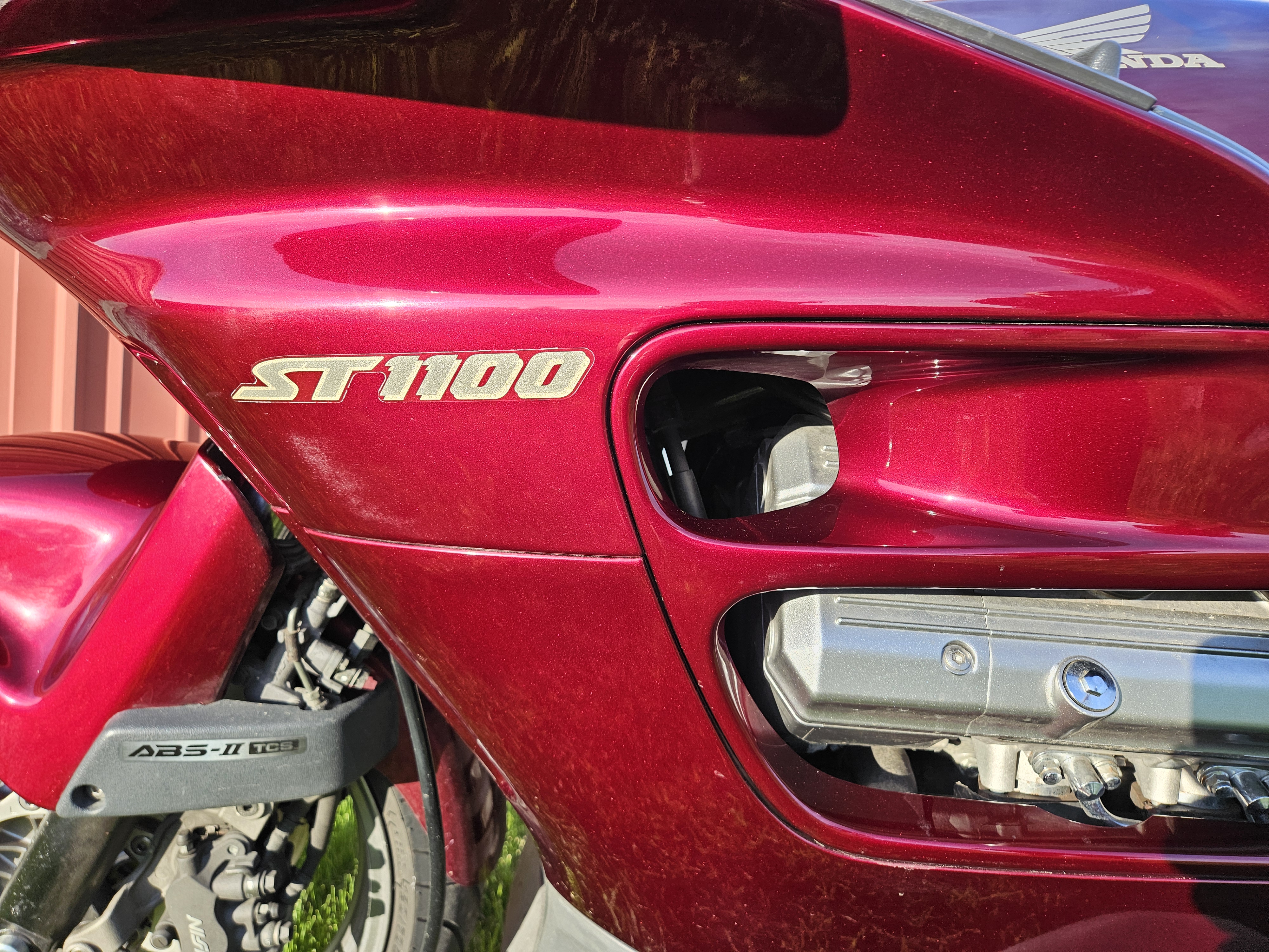 2001 Honda ST1100 ABS, image 1 of 20